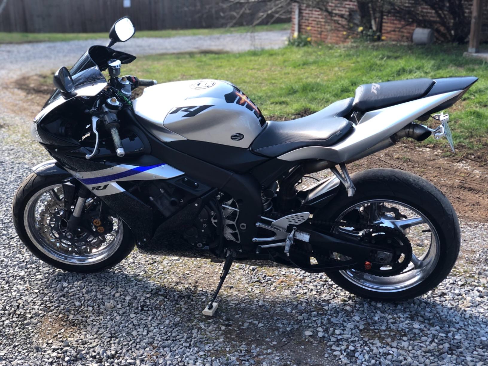 YAMAHA YZF-R1 customer photo 1